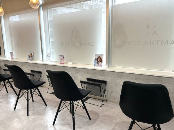 ファーストアートメイク待合スペース
